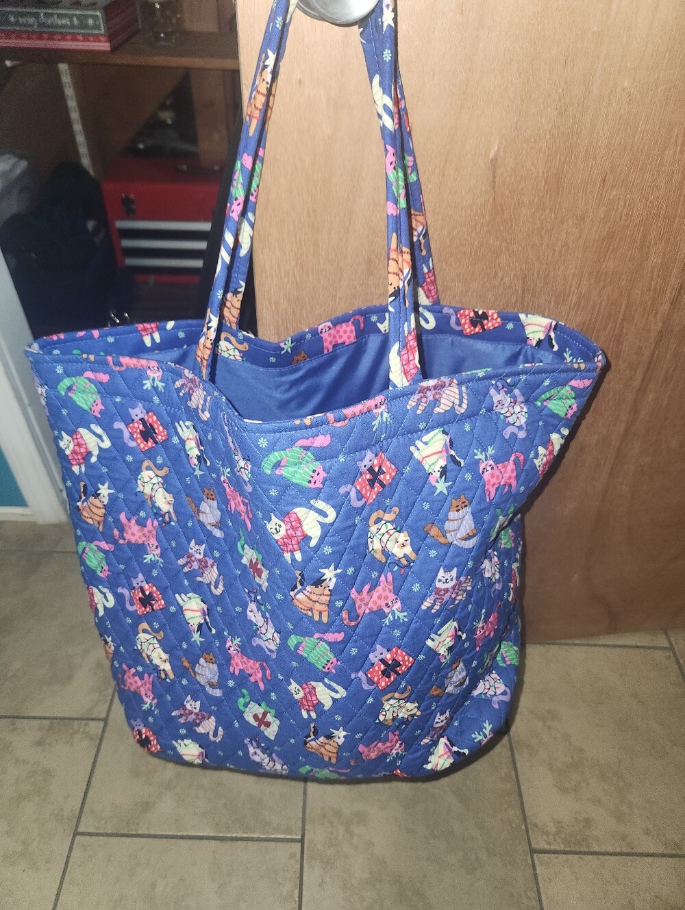NWOT.  Vera Bradley Essential Grand Tote Bag Catnip Chrstmas